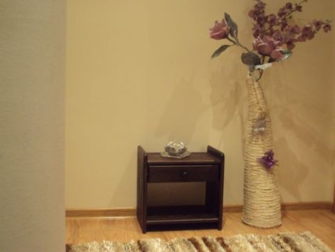ilona_ejjeli_szekreny_borovi_fenyofa_www.borovibutor.hupont.hu_3.jpg